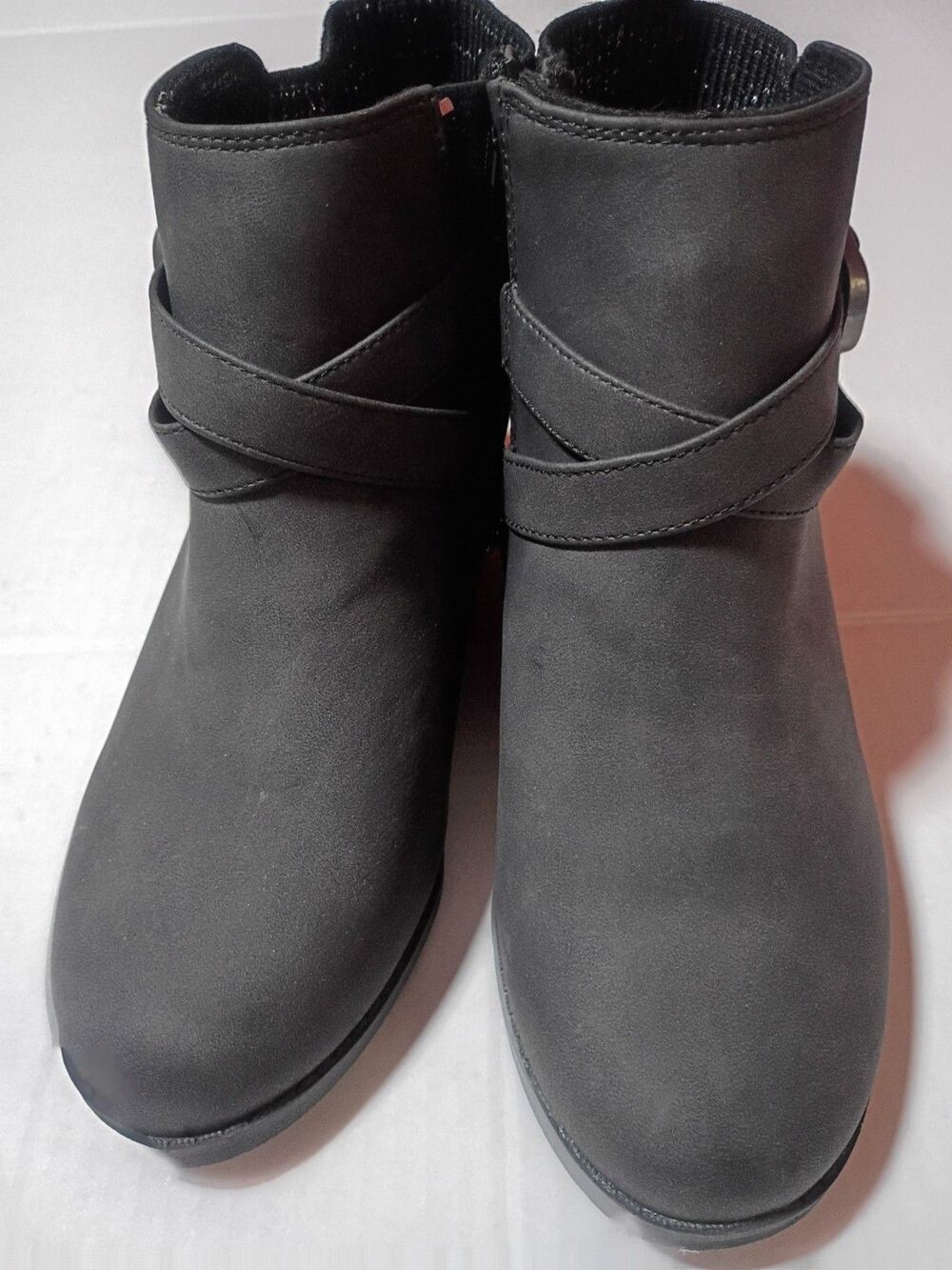 Blowfish Malibu black ankle booties featuring a wrap-around strap Size 4 Sku31